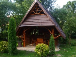 duża altana ogrodowa